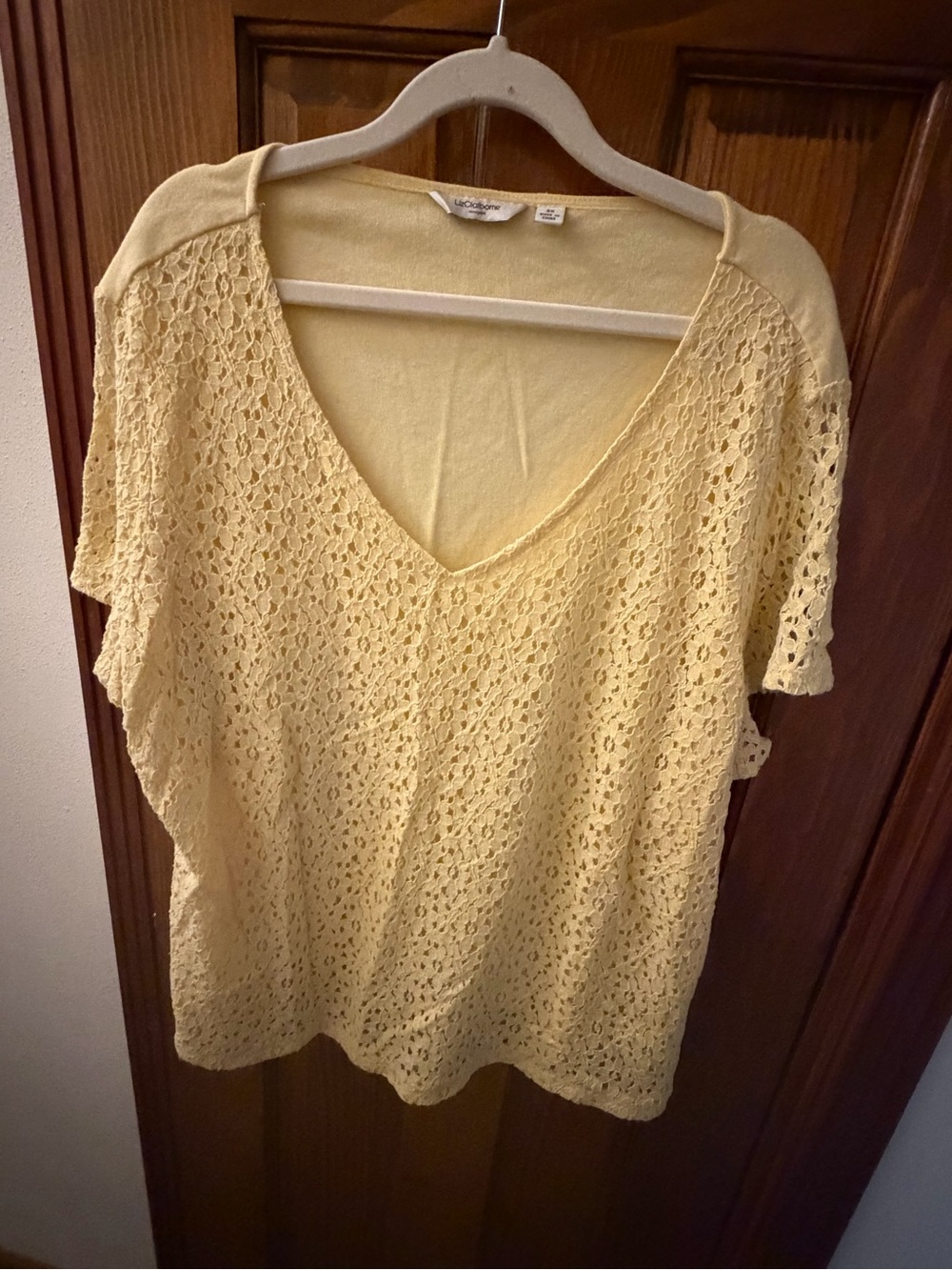 Liz Claiborne Pale Yellow Crochet V-Neck Short Sleeve Top